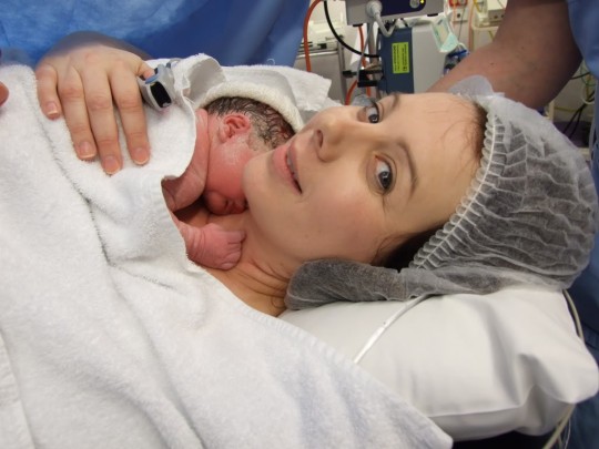 mamma e neonato appena nato